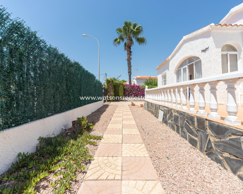 Resale - Detached - Urb. La Marina