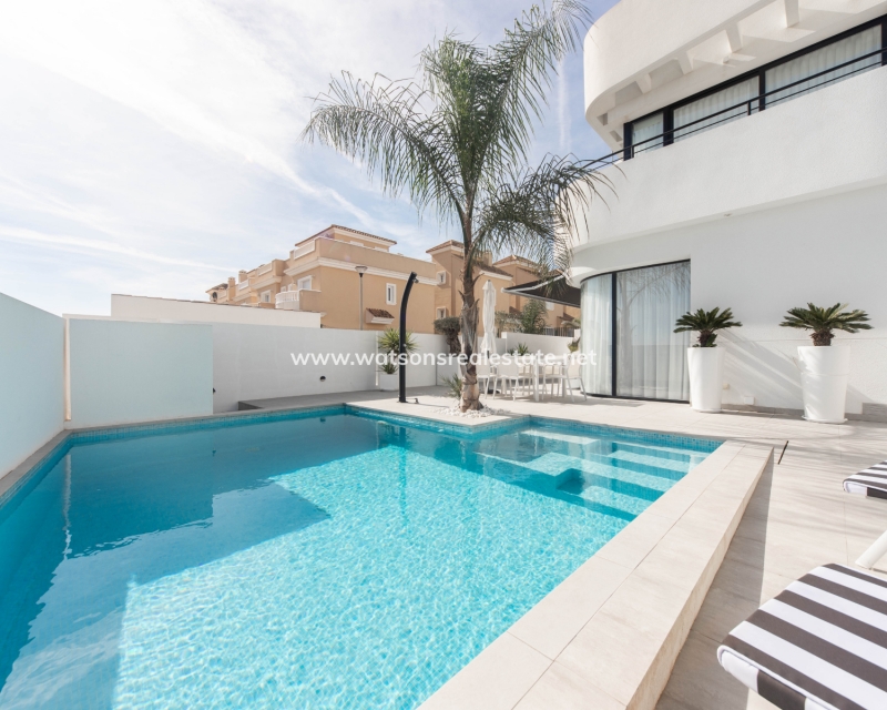 Resale - Detached - Urb. La Marina