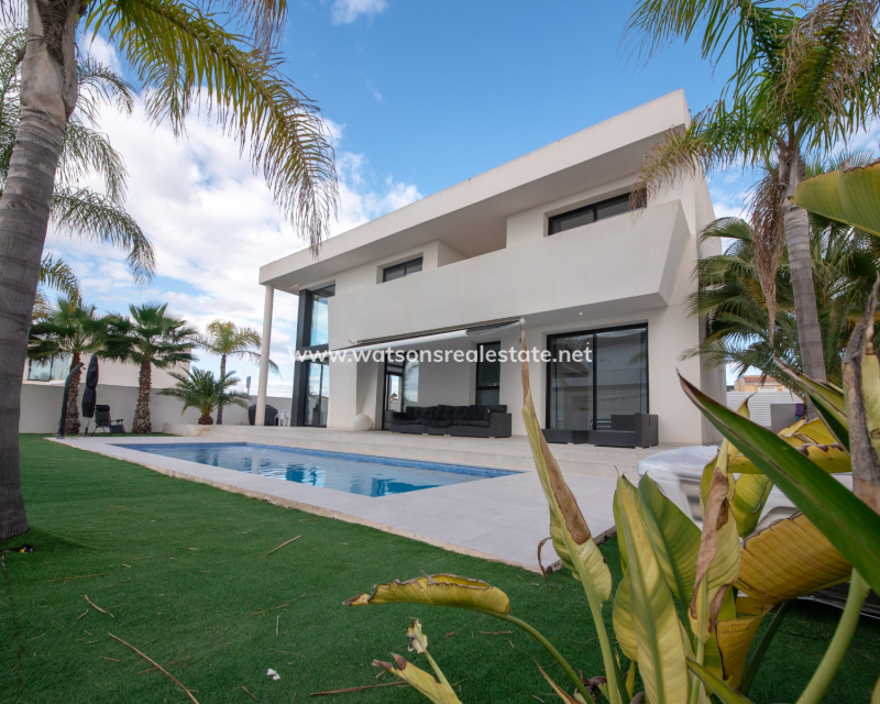 Resale - Detached - Urb. La Marina