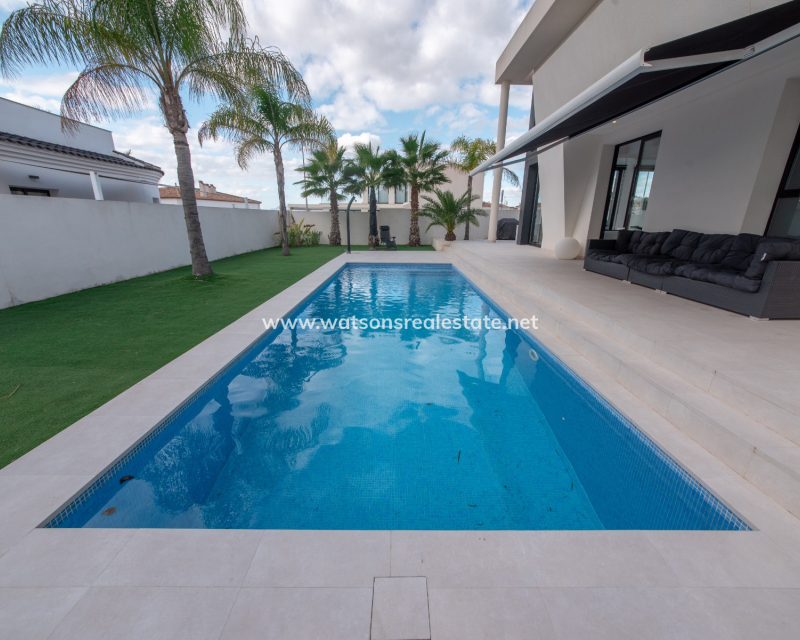 Resale - Detached - Urb. La Marina