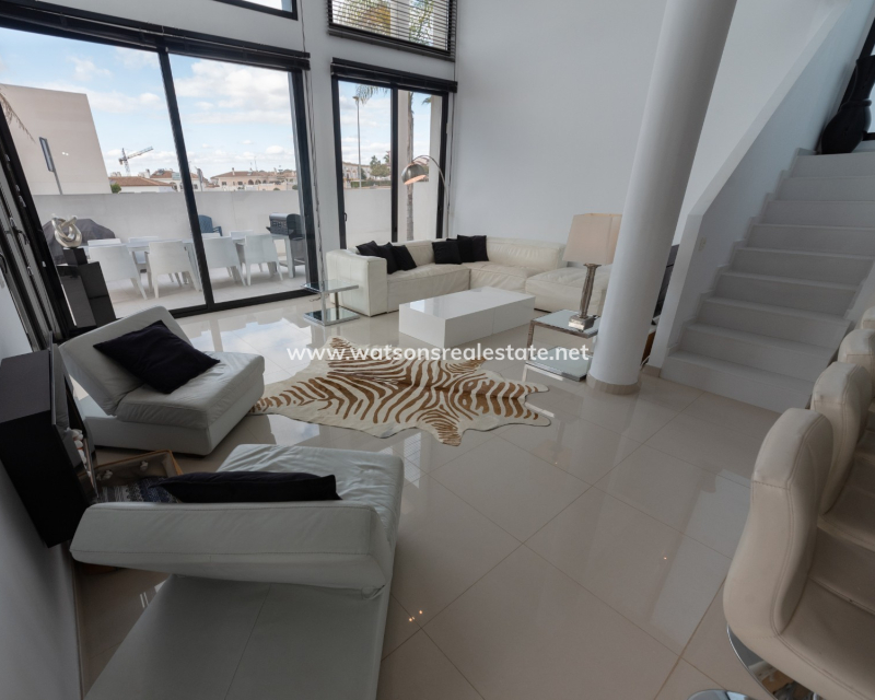 Resale - Detached - Urb. La Marina