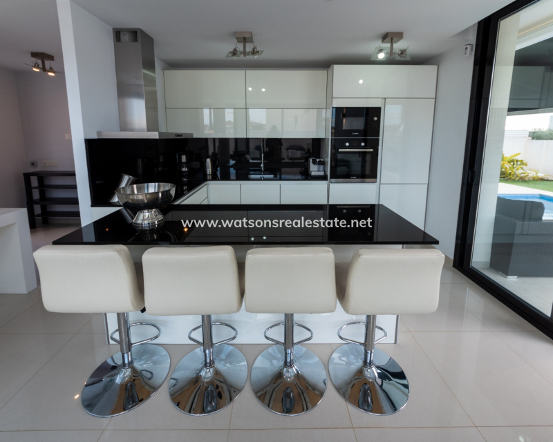 Resale - Detached - Urb. La Marina