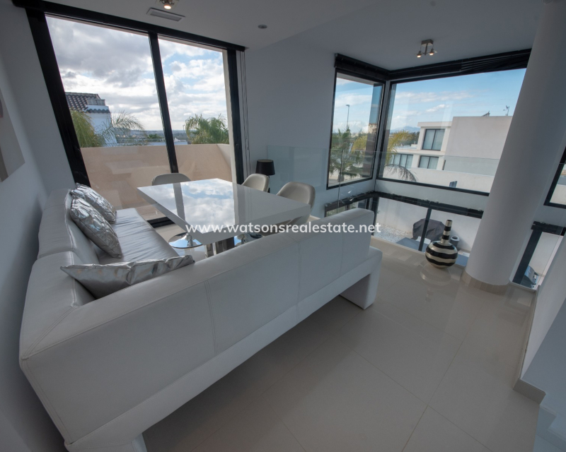 Resale - Detached - Urb. La Marina
