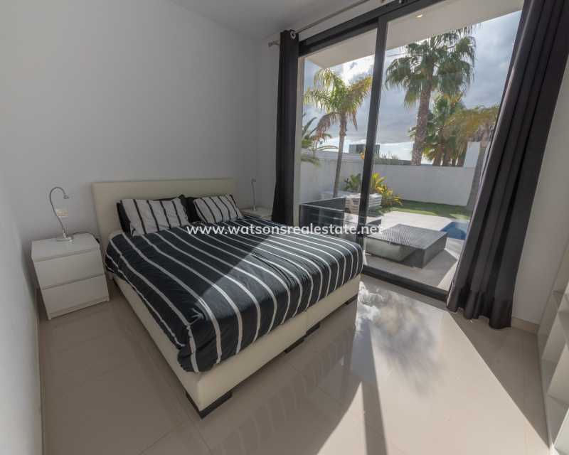 Resale - Detached - Urb. La Marina