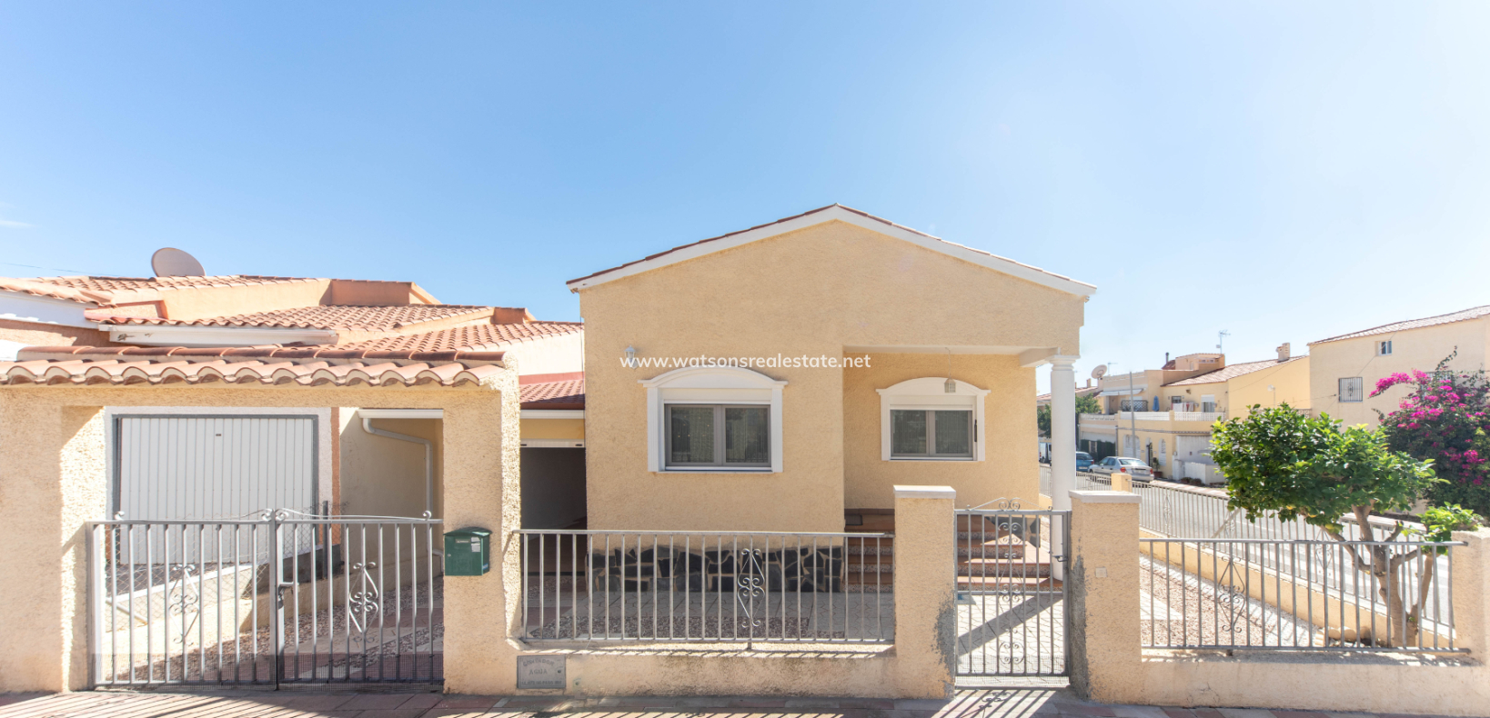 Resale - Detached - Urb. La Marina