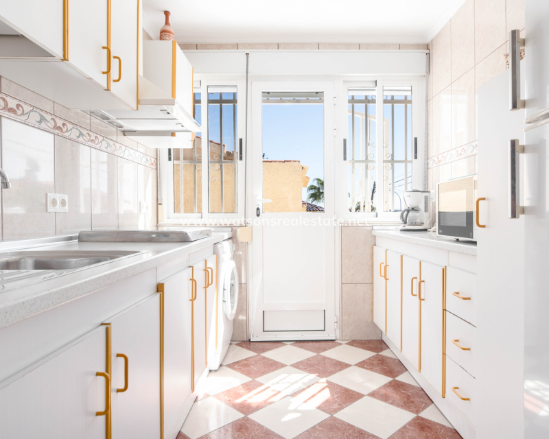 Resale - Detached - Urb. La Marina