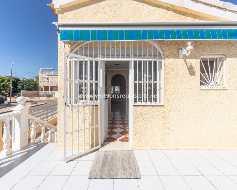 Resale - Detached - Urb. La Marina
