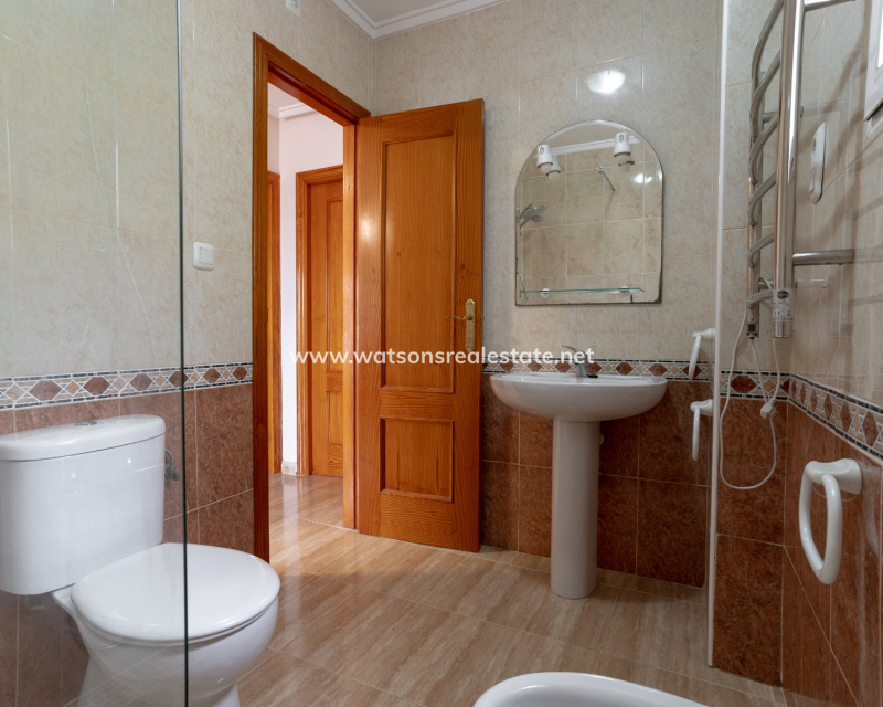 Resale - Detached - Urb. La Marina