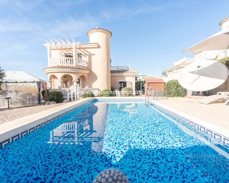Resale - Detached - Urb. La Marina