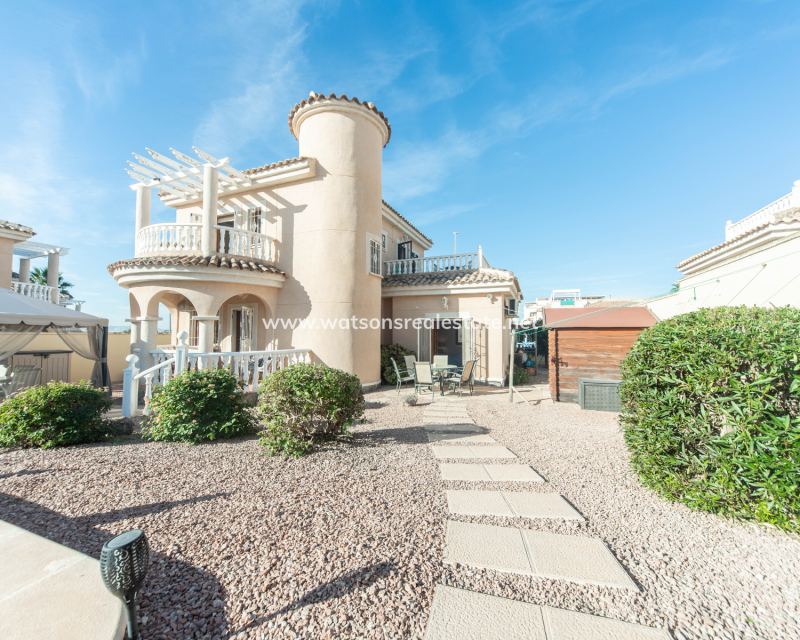 Resale - Detached - Urb. La Marina