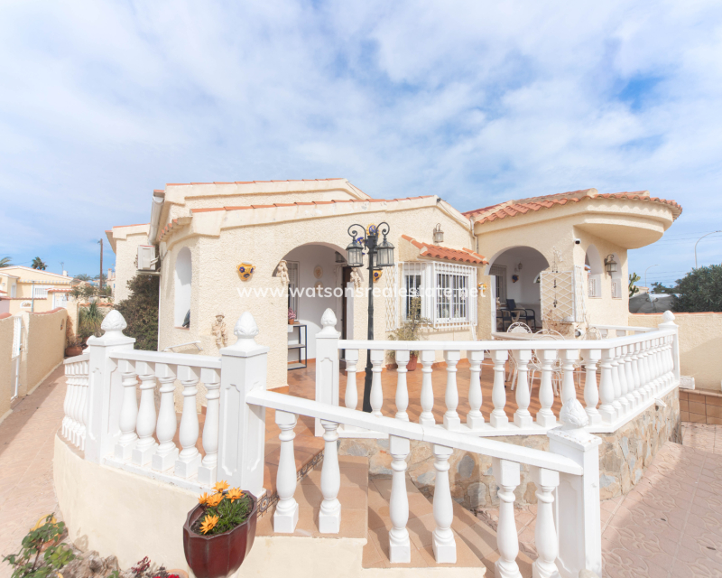 Resale - Detached - Urb. La Marina