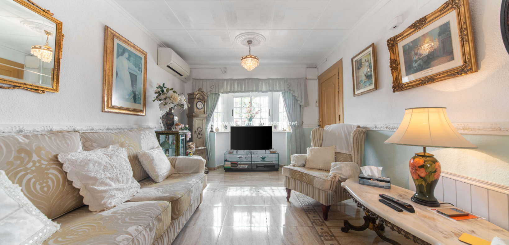 Resale - Detached - Urb. La Marina