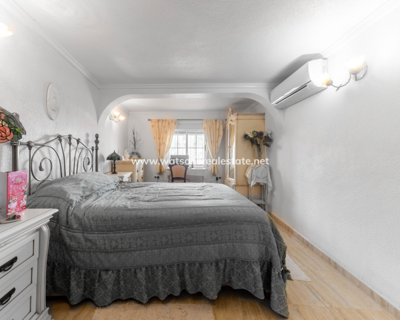 Resale - Detached - Urb. La Marina