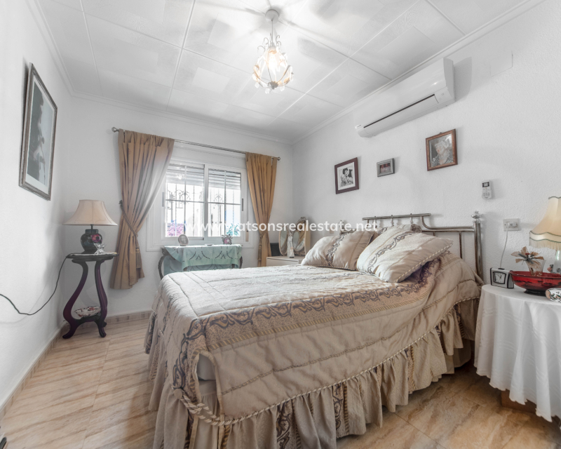 Resale - Detached - Urb. La Marina