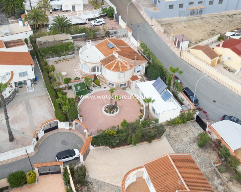 Resale - Detached - Urb. La Marina