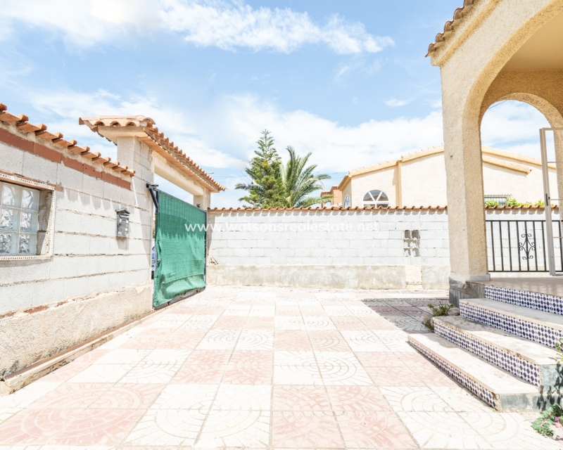 Resale - Detached - Urb. La Marina