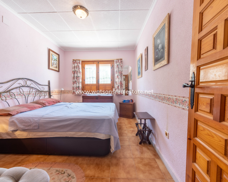 Resale - Detached - Urb. La Marina