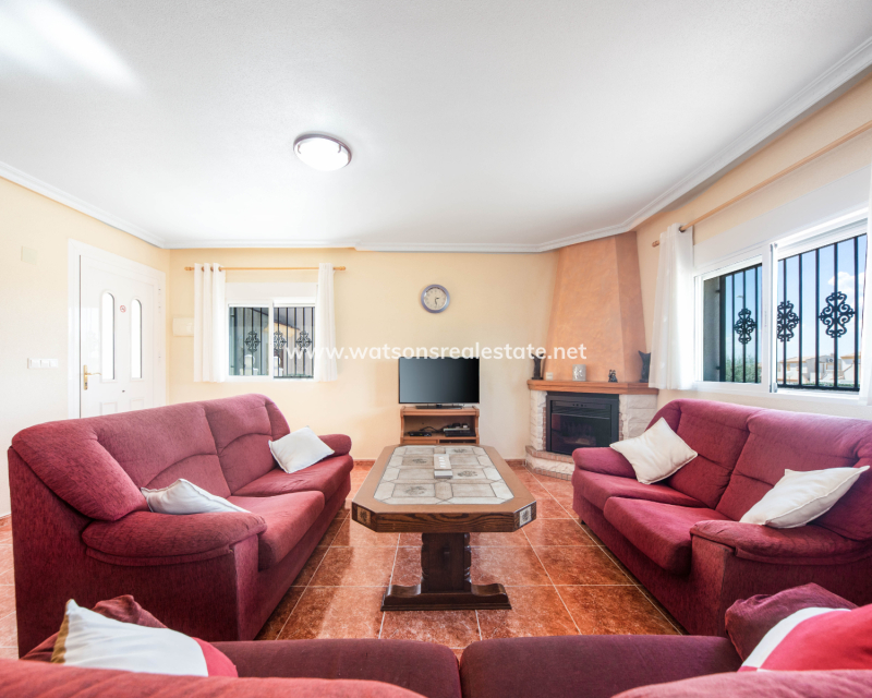 Resale - Detached - Urb. La Marina