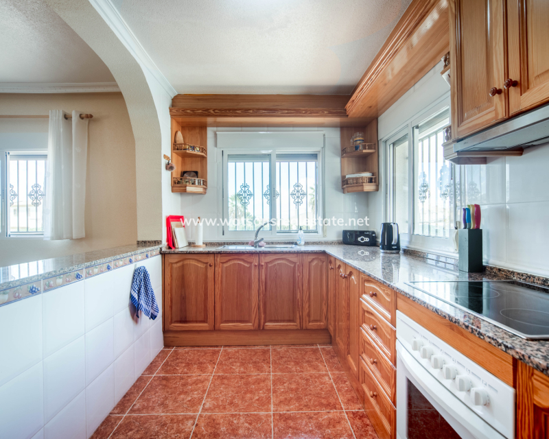 Resale - Detached - Urb. La Marina