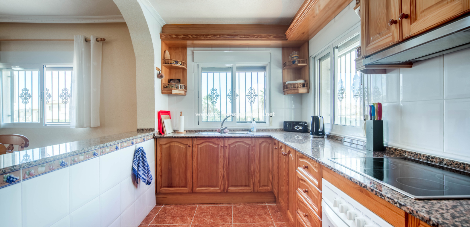 Resale - Detached - Urb. La Marina