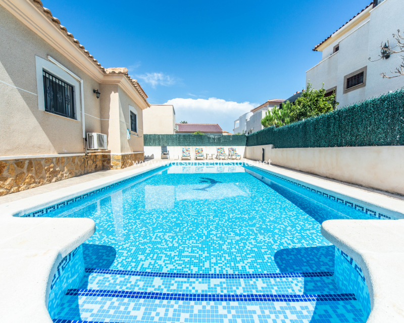 Resale - Detached - Urb. La Marina