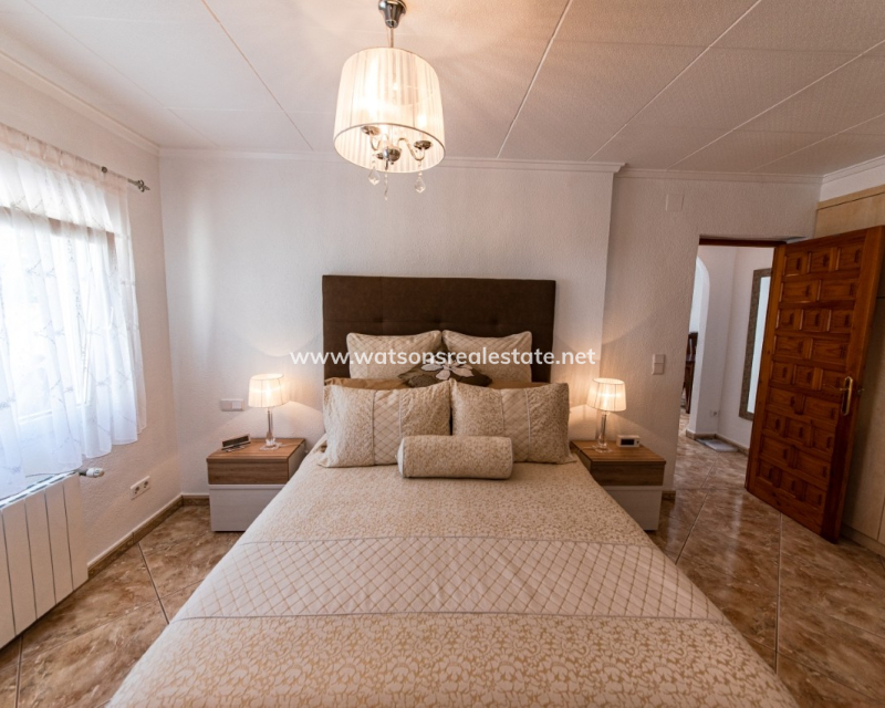 Resale - Detached - Urb. La Marina
