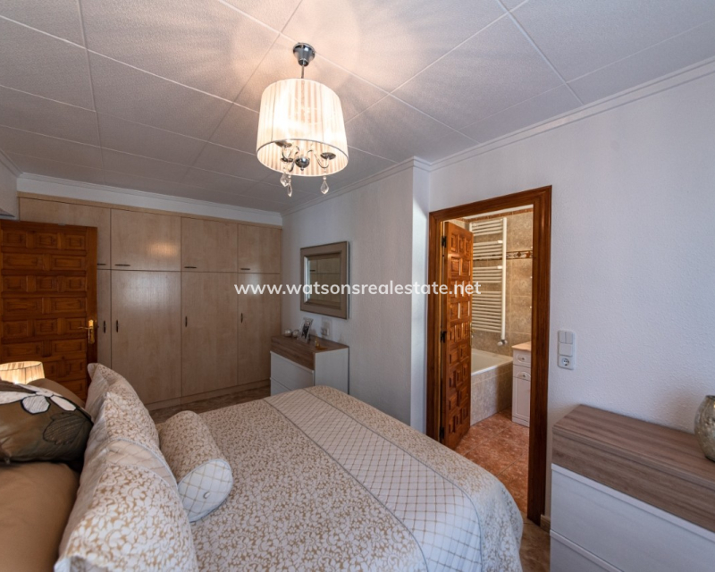 Resale - Detached - Urb. La Marina