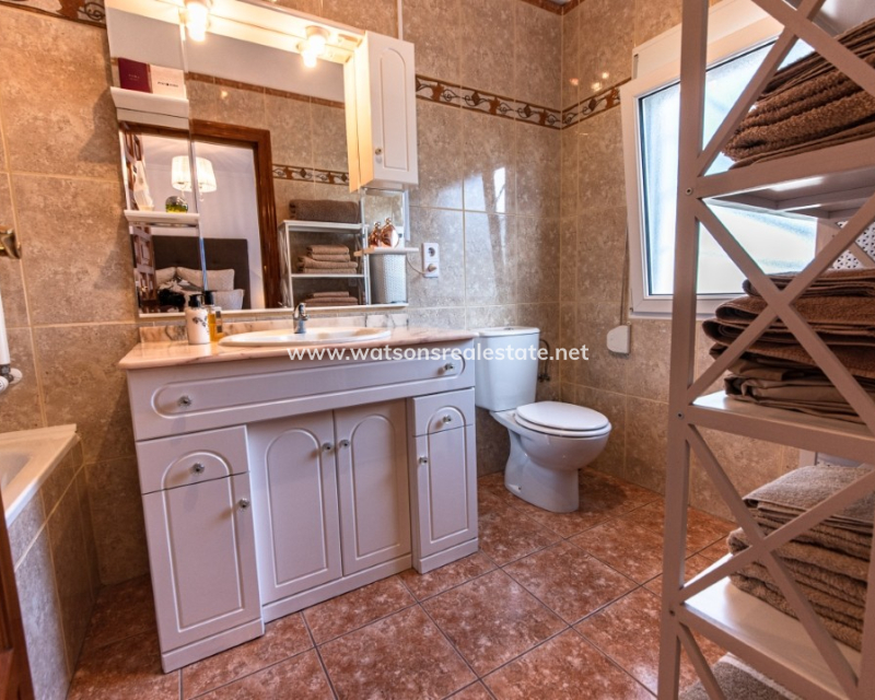 Resale - Detached - Urb. La Marina
