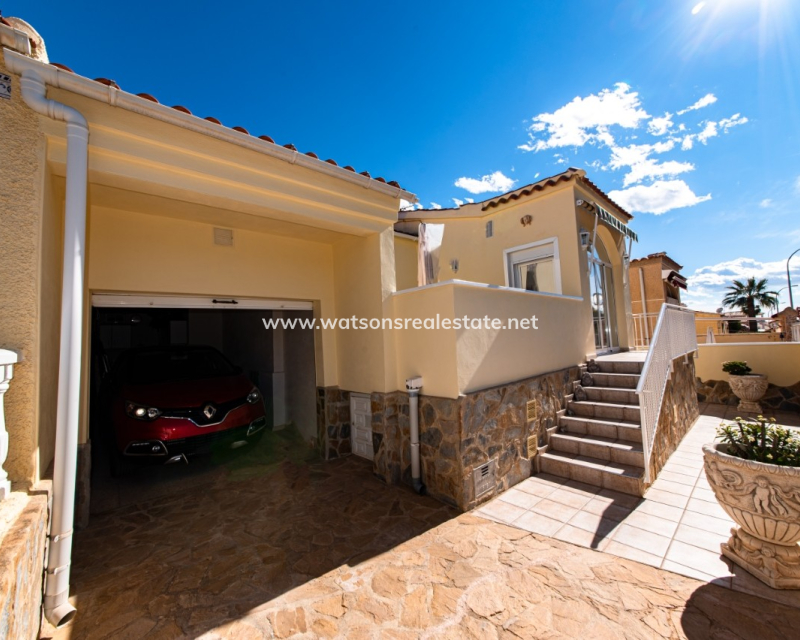 Resale - Detached - Urb. La Marina