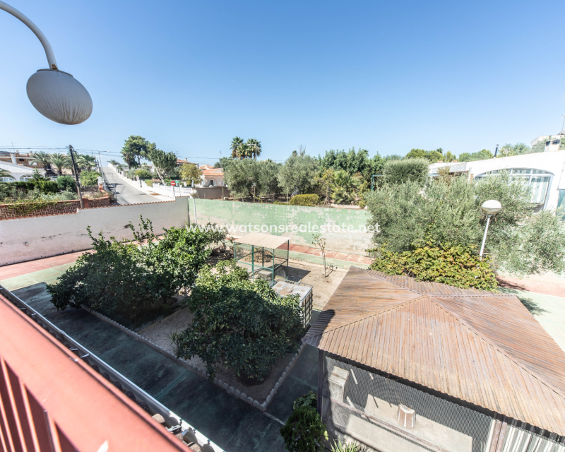 Resale - Detached - Urb. La Marina