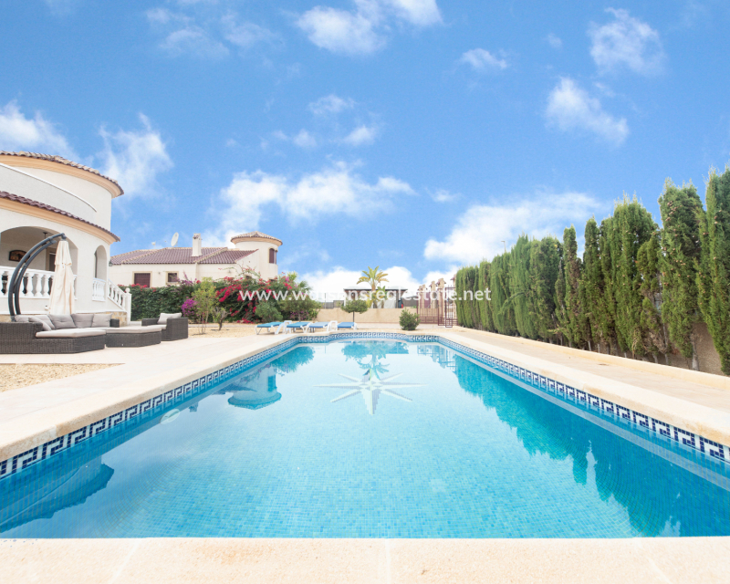 Resale - Detached - Urb. La Marina