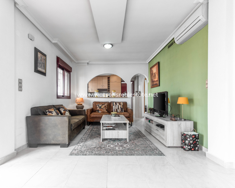 Resale - Detached - Urb. La Marina
