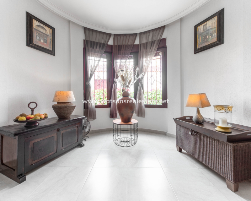 Resale - Detached - Urb. La Marina