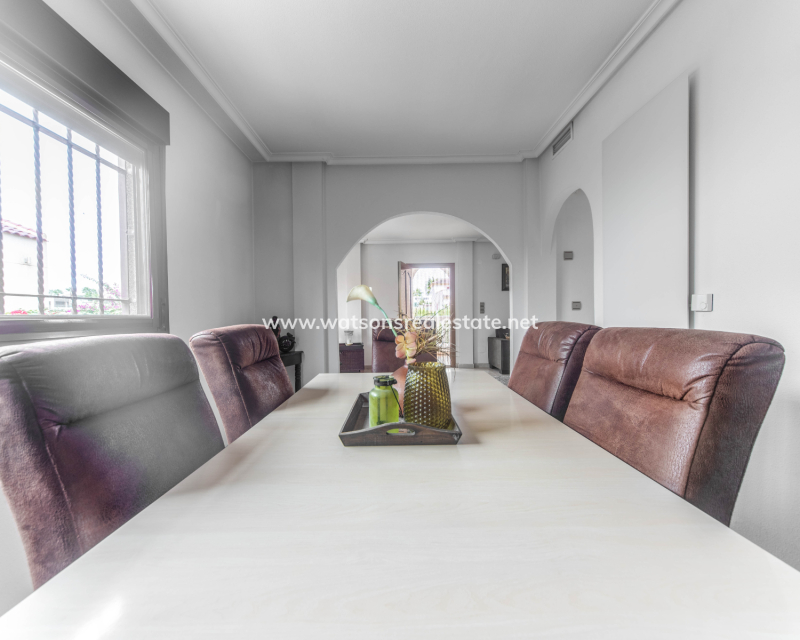 Resale - Detached - Urb. La Marina