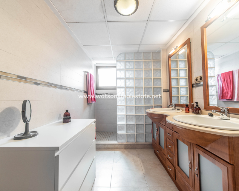 Resale - Detached - Urb. La Marina