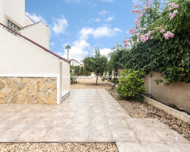 Resale - Detached - Urb. La Marina
