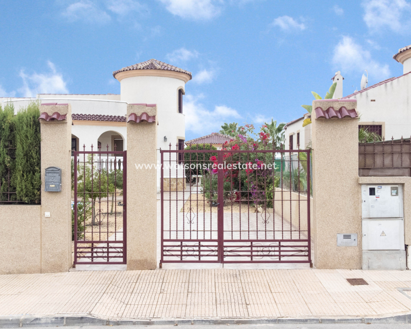 Resale - Detached - Urb. La Marina