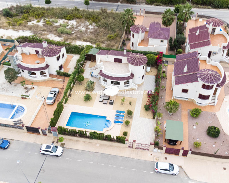 Resale - Detached - Urb. La Marina