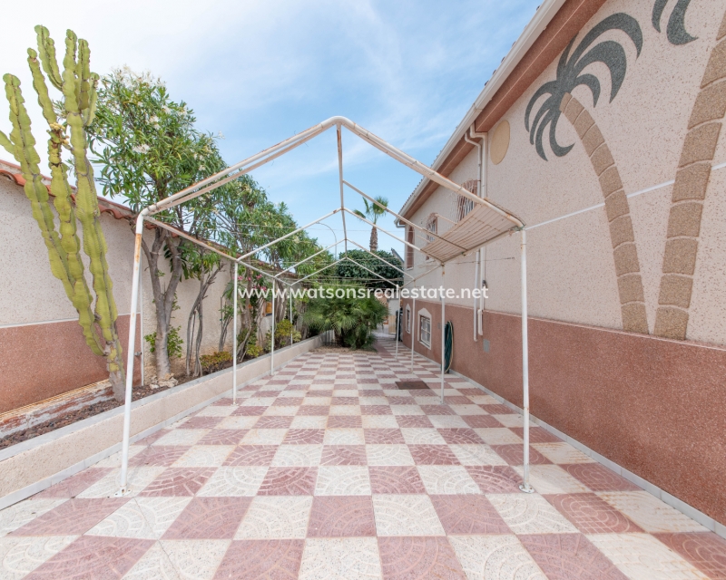 Resale - Detached - Urb. La Marina