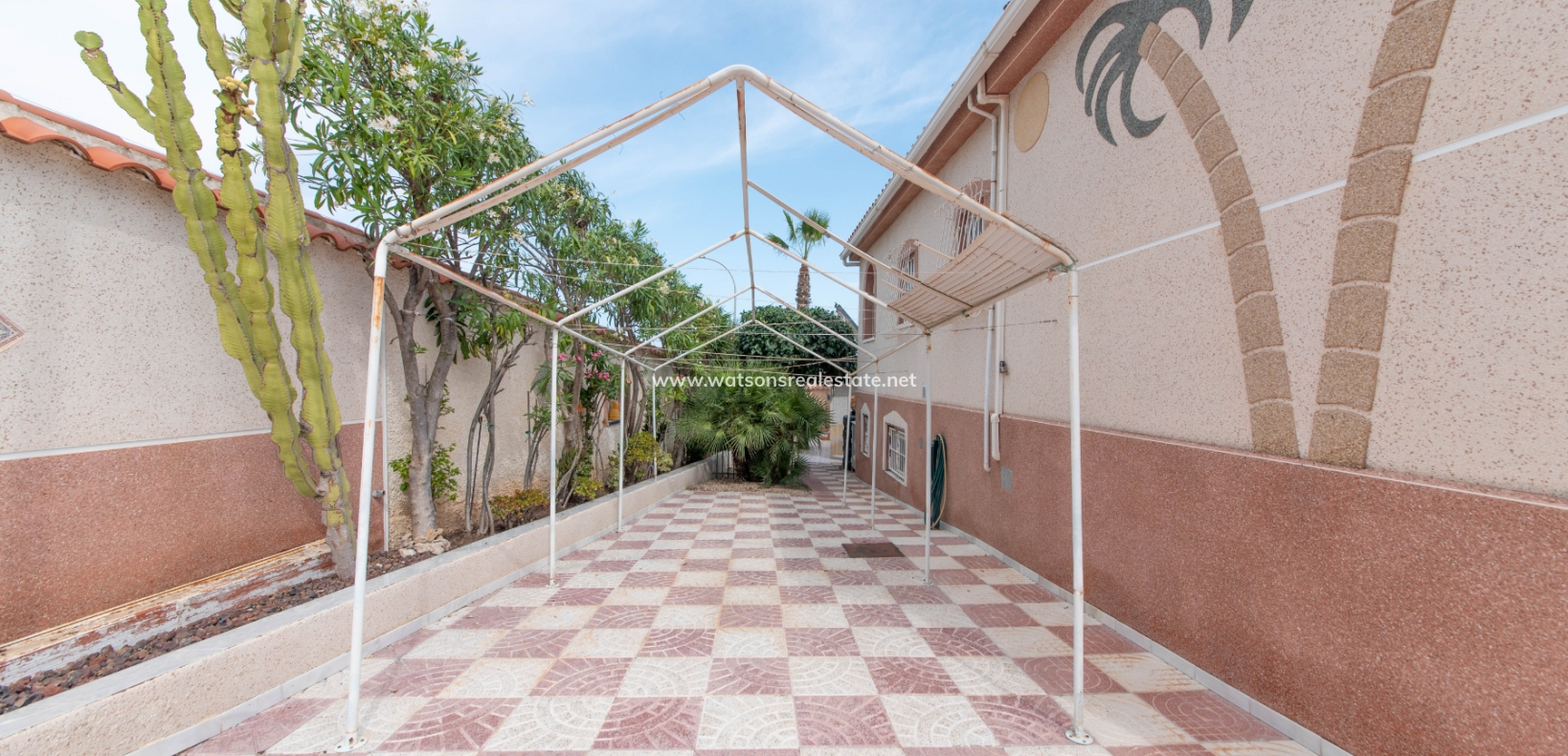 Resale - Detached - Urb. La Marina