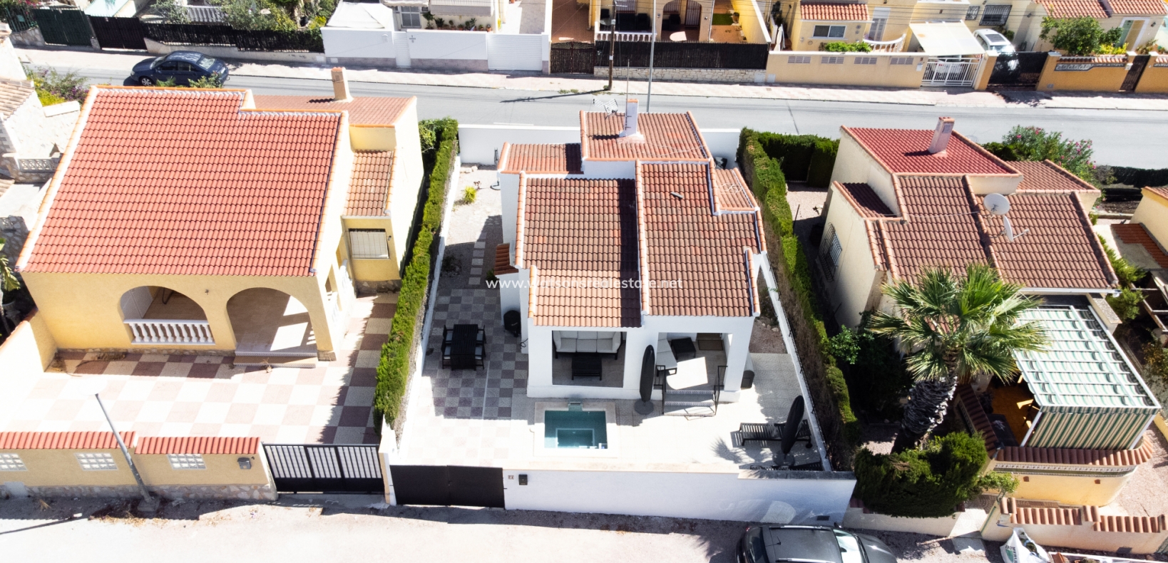 Resale - Detached - Urb. La Marina