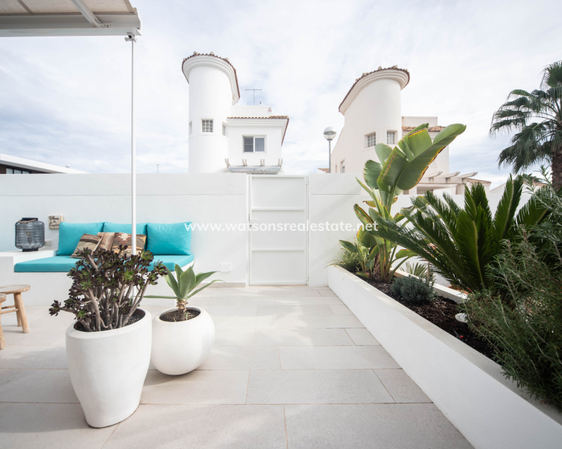 Resale - Detached - Urb. La Marina