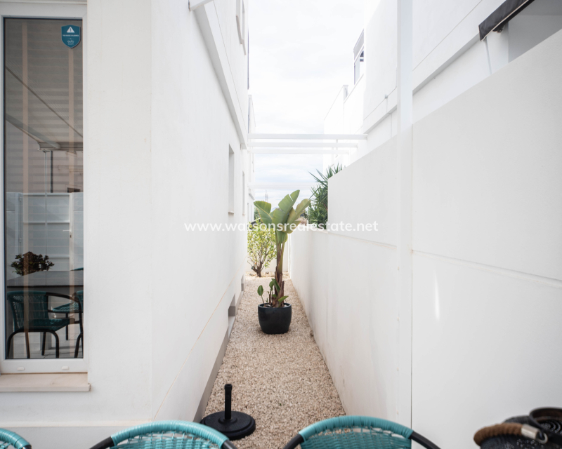 Resale - Detached - Urb. La Marina