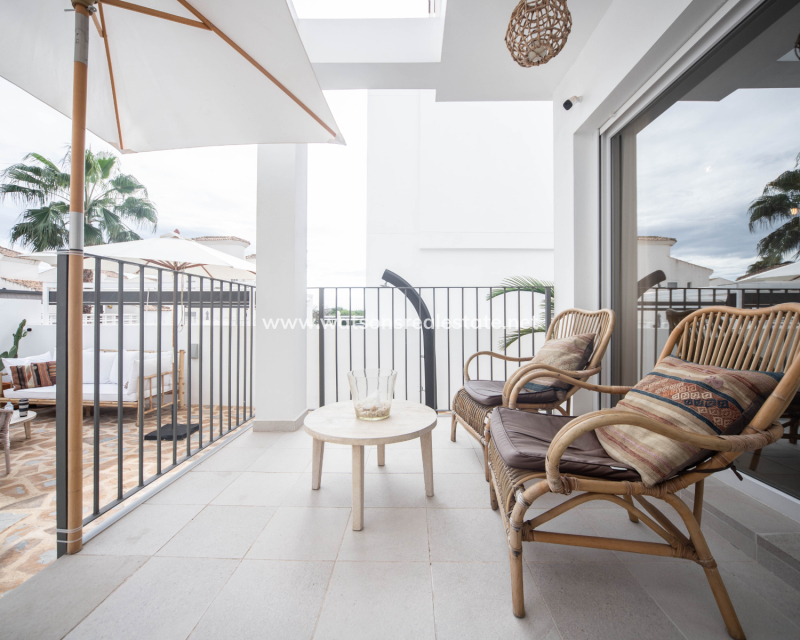 Resale - Detached - Urb. La Marina