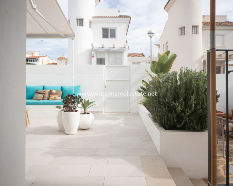 Resale - Detached - Urb. La Marina