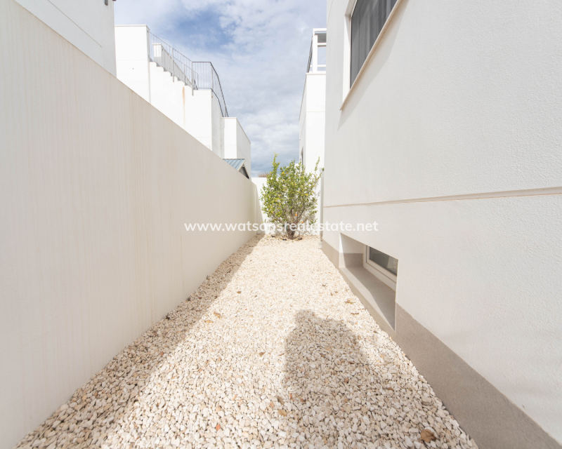 Resale - Detached - Urb. La Marina