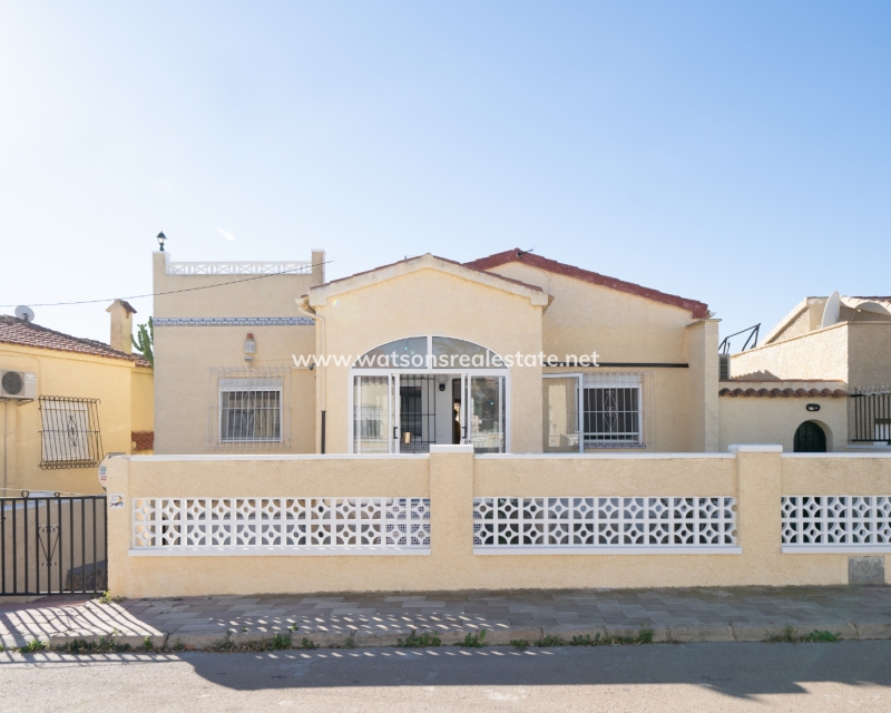 Resale - Detached - Urb. La Marina