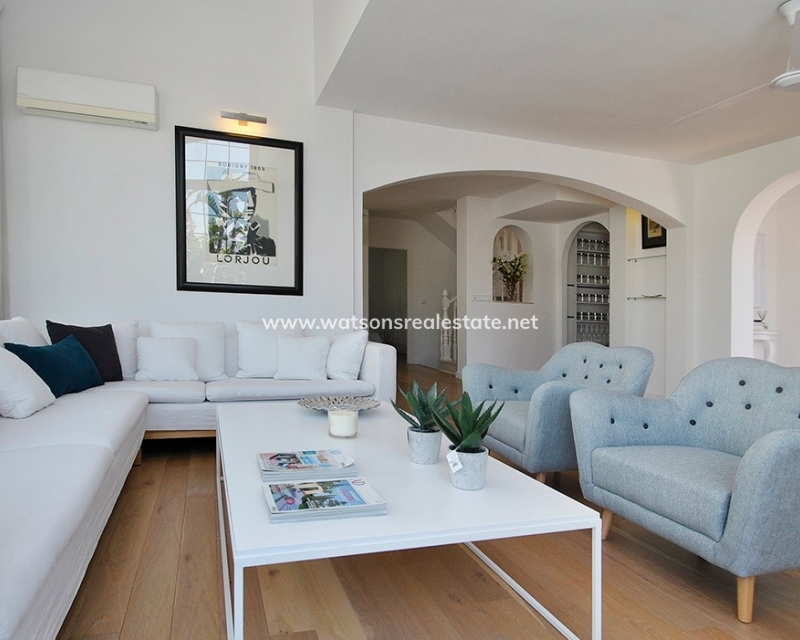 Resale - Detached - Urb. La Marina