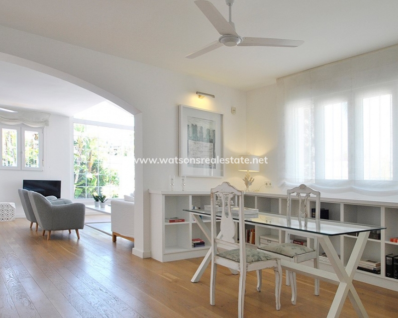 Resale - Detached - Urb. La Marina