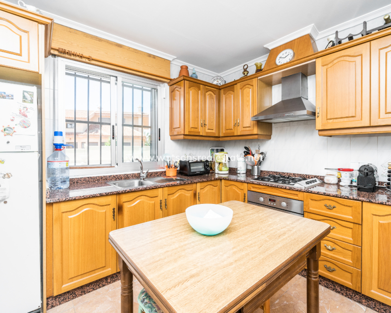 Resale - Detached - Urb. La Marina